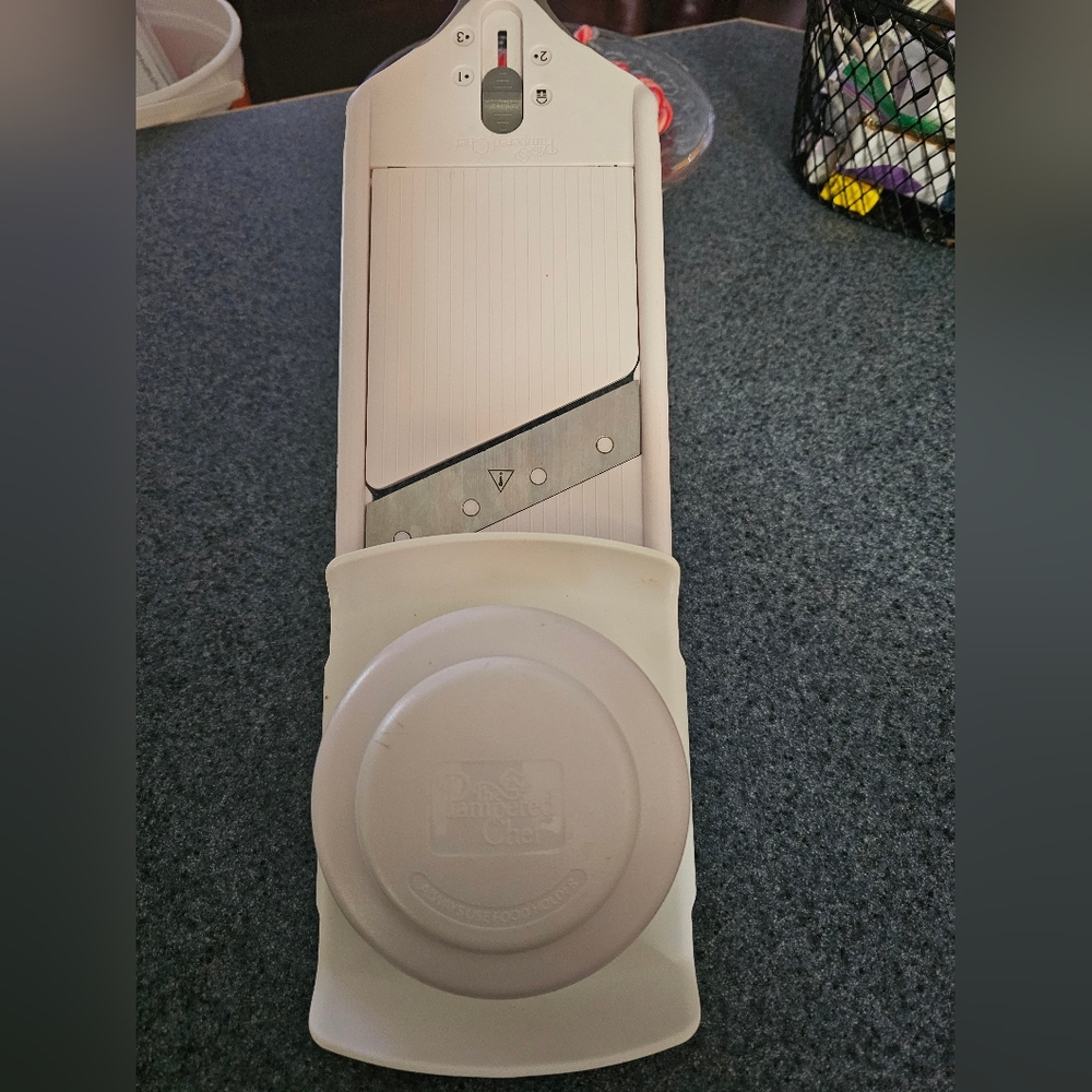 The Pampered Chef Simple Slicer